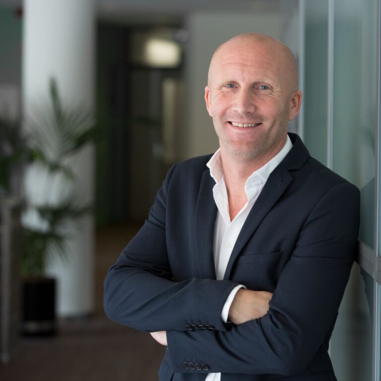 Portret van Erwin Benders op kantoor.