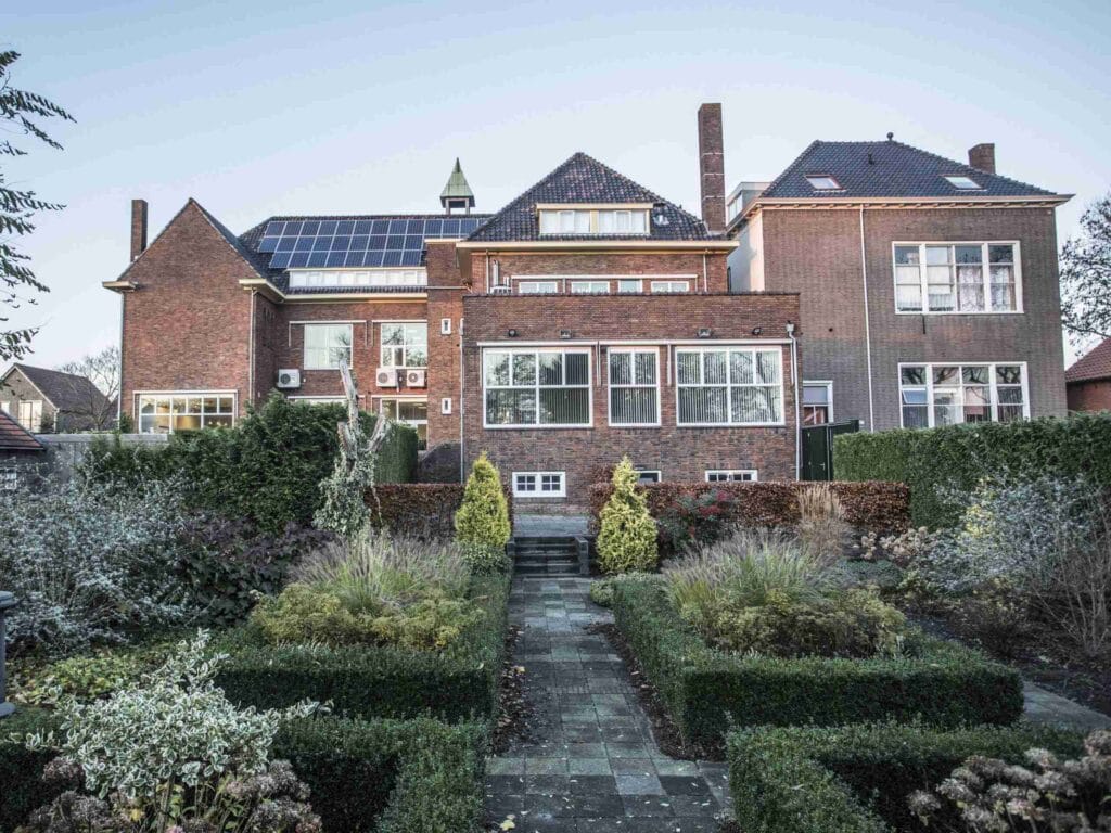 Foto van het kantoorpand in Grootebroek.